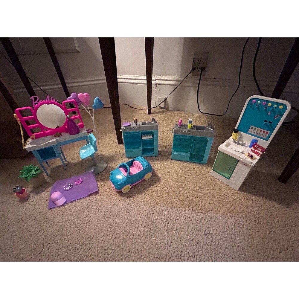 Barbie pool, kitchen and salon lot